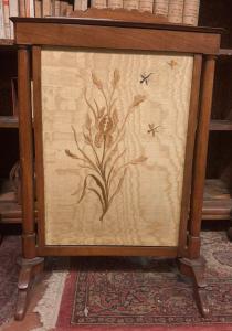 AL313 - Spark screen in wood and embroidered fabric, 19th century, dimensions cm L 66 x H 91 x D 33